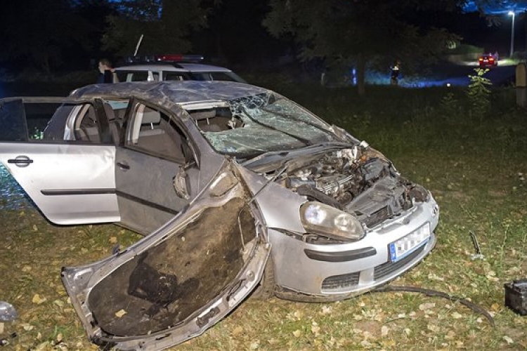 Felborult egy autó, meghalt a vezetője Tök településen