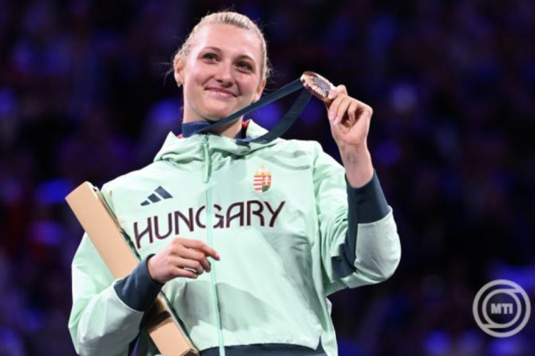 Párizs 2024 - Muhari Eszter, Fojt Sára és Major Veronika átvette a kicserélt bronzérmét