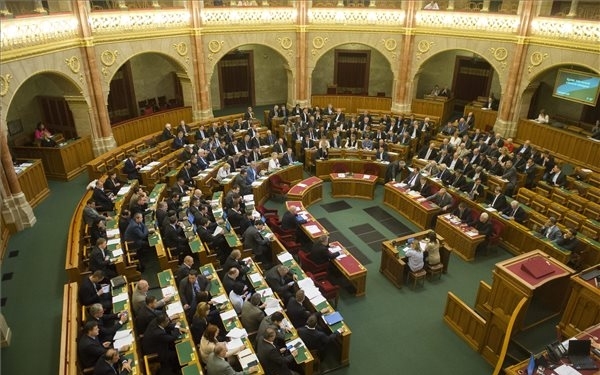 Kezdi őszi ülésszakát a parlament