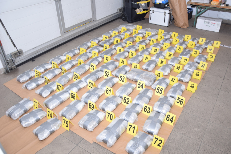 Több mint 58 kilogramm marihuánát találtak Röszkénél