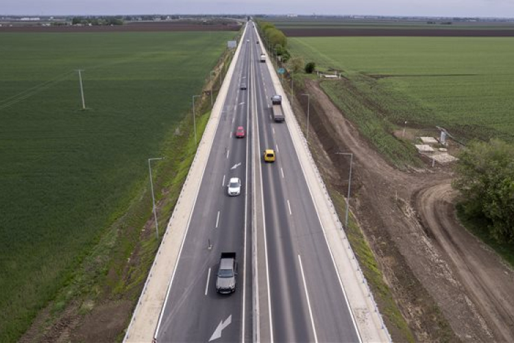 Átadták a 33. számú főút 2x2 sávra bővített újabb szakaszát