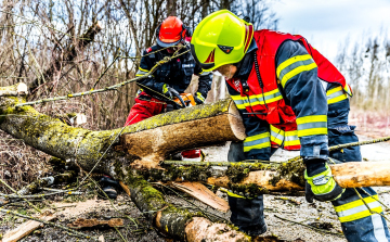 OKF: folyamatos a viharkárok felszámolása