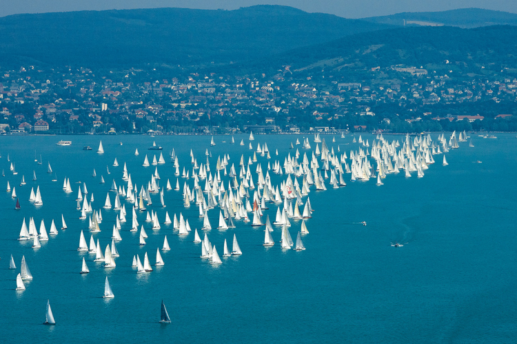 Kékszalag - Elrajtolt a mezőny Balatonfüredről