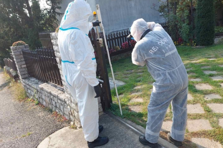 Családi házuk teraszán, holtan találtak egy házaspárt Révfülöpön!