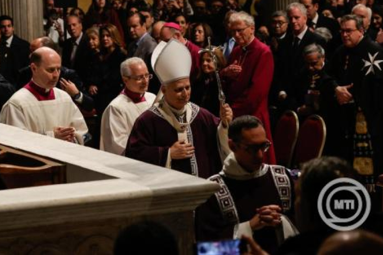 XIV. Leó pápa hamvazószerdán a lángokban álló világ hamvairól beszélt